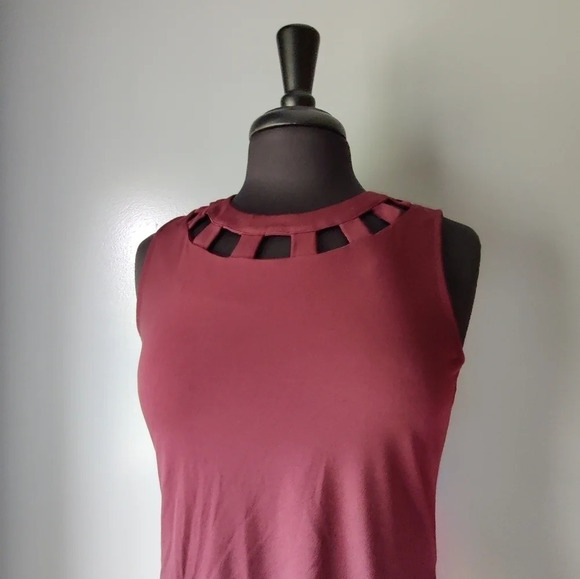 New York and Company Maroon Cutout Tank - Picture 4 of 4